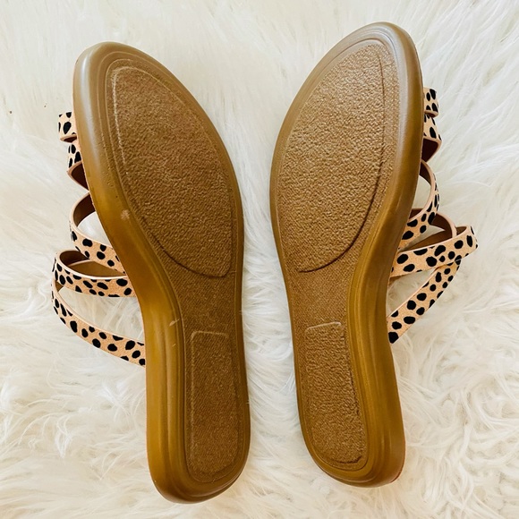 Tan Cheetah Strappy Toe Ring Sandals - Picture 10 of 14